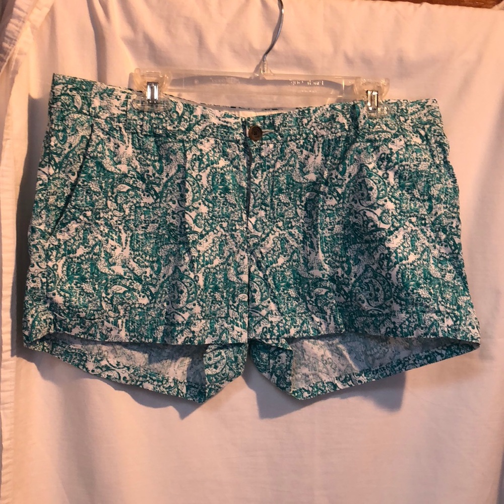 SALE 🔥H&M Paisley Shorts